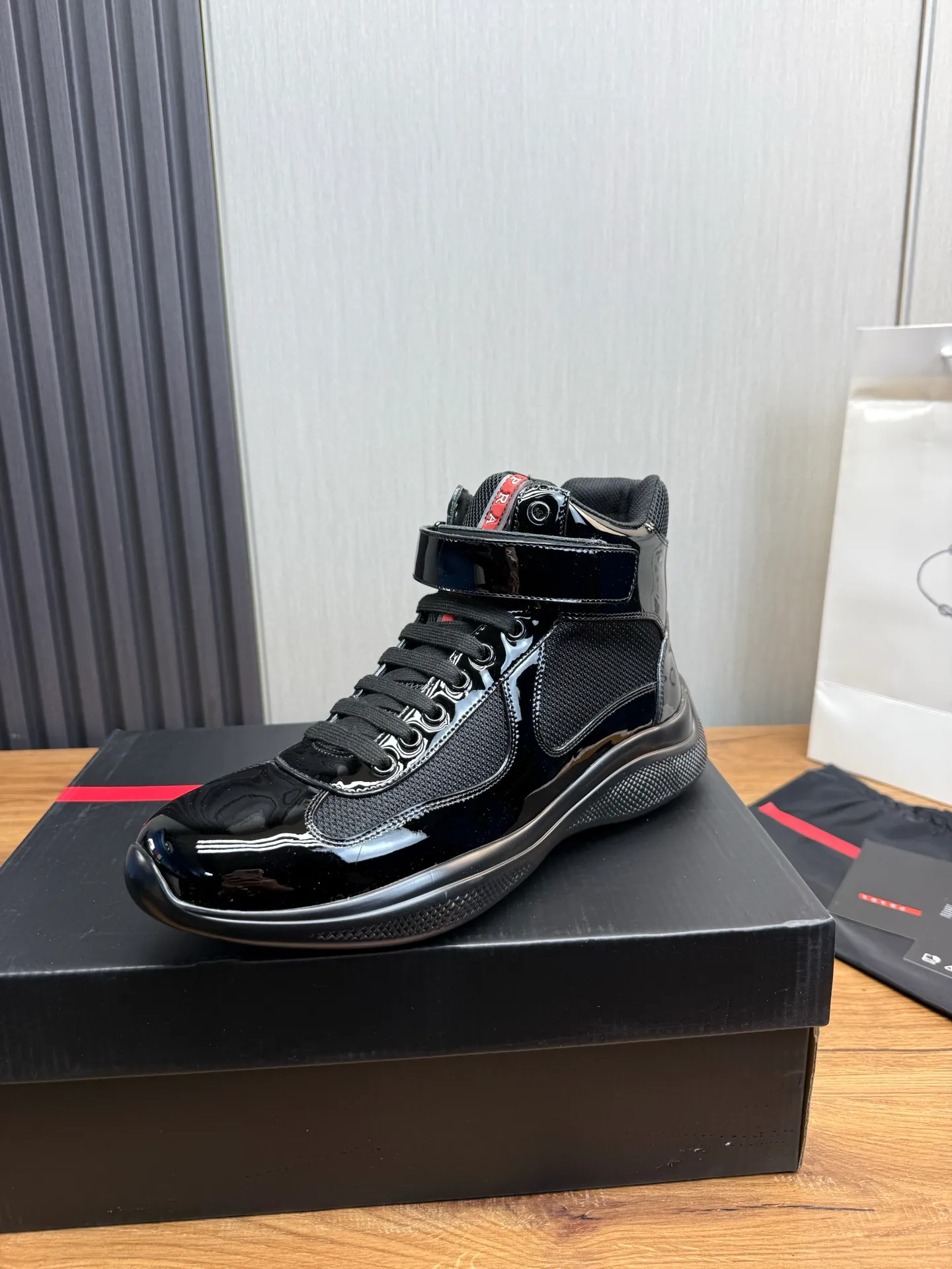 Men's shoes 700💰 [PRADA] Hot selling items🔥Must be recommended every day~~ Official website synchronized, 1:1 high quality shipments✔️ Imported cowhide fabric.+ cowhide lining, original bottom, high-end airplane box packaging🎁 38-45 (38.45 custom-made, non-refundable)